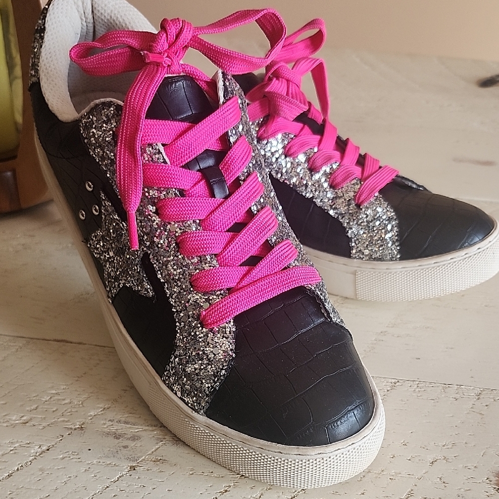 Size 9 Hey Girl Women's Black Croc-Texture Glitter Sneaker with Pink Laces